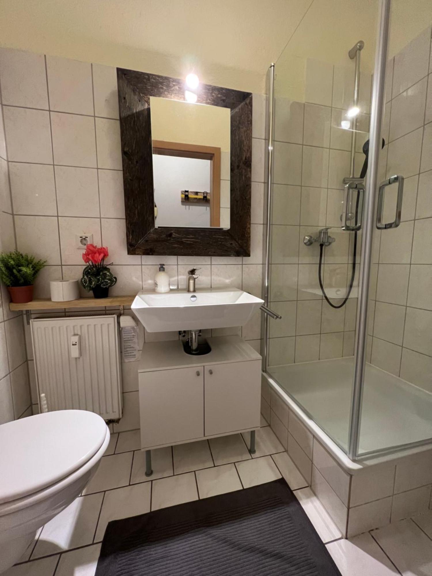 Helle Wohnung In Sudenburg Mit Balkon - Wlan, 4 Schlafplaetze Magdeburg Zewnętrze zdjęcie