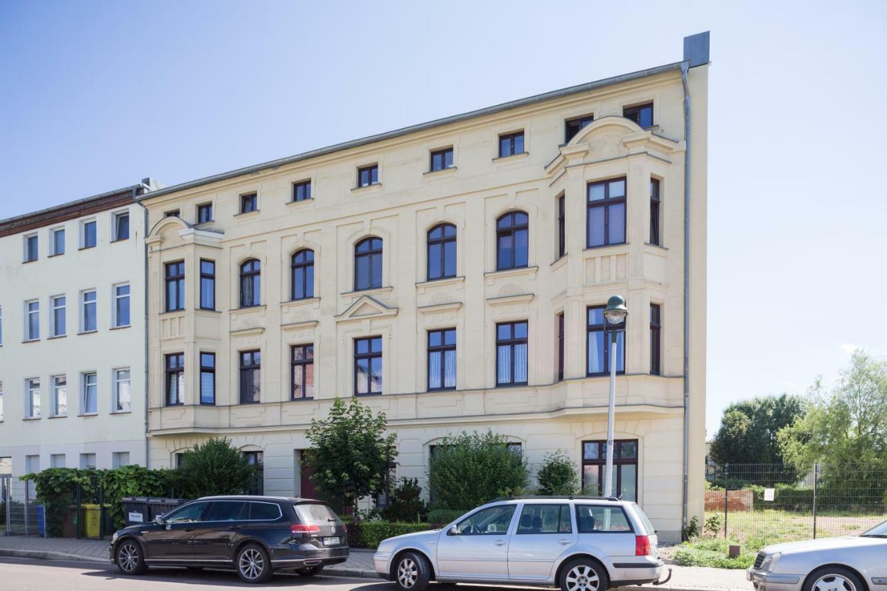 Helle Wohnung In Sudenburg Mit Balkon - Wlan, 4 Schlafplaetze Magdeburg Zewnętrze zdjęcie